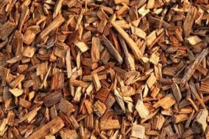 Houtsnippers als valdempende ondergrond